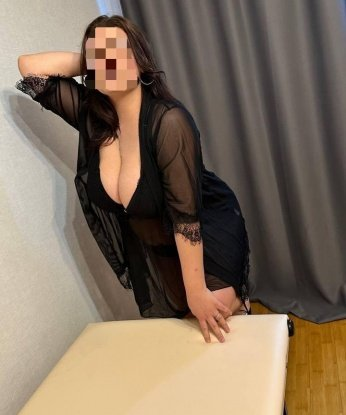 Живу в Москве, так что если ты находишься в столице, то давай встретимся. У меня есть много интересных услуг, которые я могу предложить тебе. В моих нежных объятиях ты откроешь для себя новые грани удовольствия. Гарантирую полную конфиденциальность и безопасность. Мои ухоженные формы не оставят тебя равнодушным, а мои опытные руки приведут тебя к невероятному экстазу. У меня есть отличные отзывы от предыдущих клиентов, которые настоятельно рекомендуют меня. Жду тебя на своих фото, чтобы ты мог оценить мою красоту. Давай проведем незабываемое время вместе! 💋🌹💫 Полина