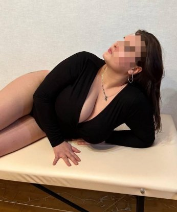 Живу в Москве, так что если ты находишься в столице, то давай встретимся. У меня есть много интересных услуг, которые я могу предложить тебе. В моих нежных объятиях ты откроешь для себя новые грани удовольствия. Гарантирую полную конфиденциальность и безопасность. Мои ухоженные формы не оставят тебя равнодушным, а мои опытные руки приведут тебя к невероятному экстазу. У меня есть отличные отзывы от предыдущих клиентов, которые настоятельно рекомендуют меня. Жду тебя на своих фото, чтобы ты мог оценить мою красоту. Давай проведем незабываемое время вместе! 💋🌹💫 Полина